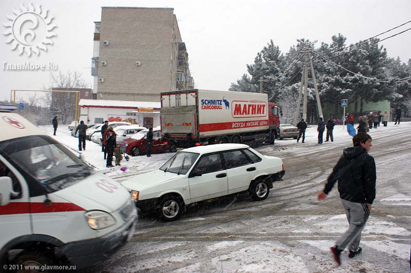 Геленджик завалило снегом фото 39